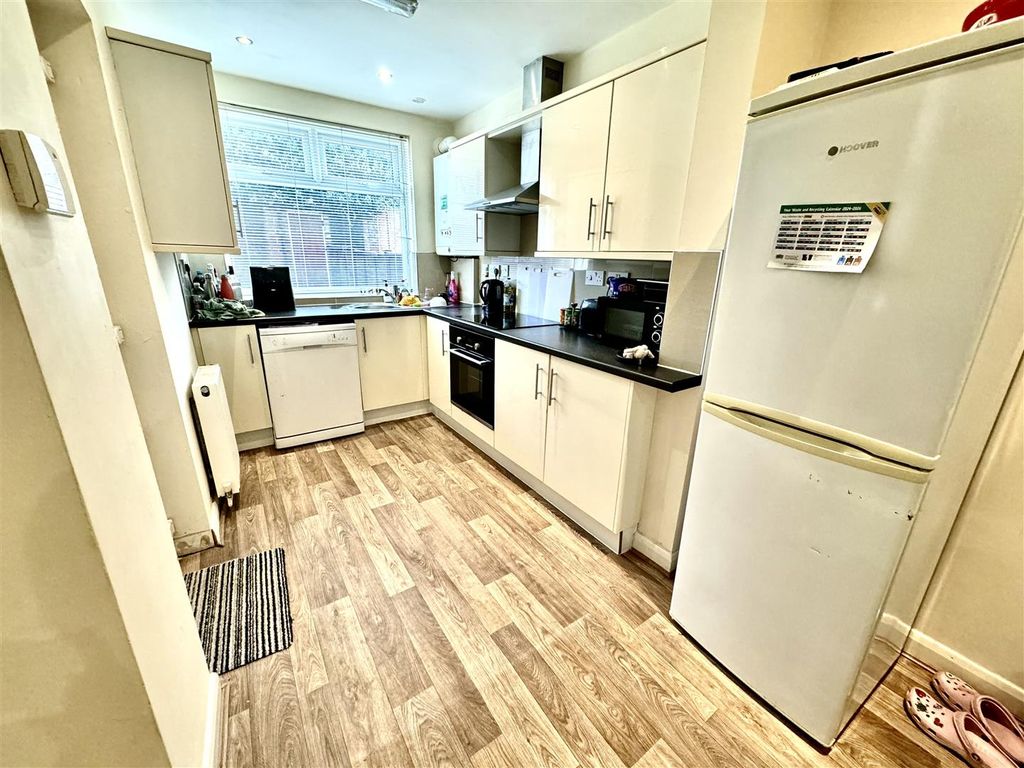 Property photo 2 of 11 Tempimagefe76Je.Jpg