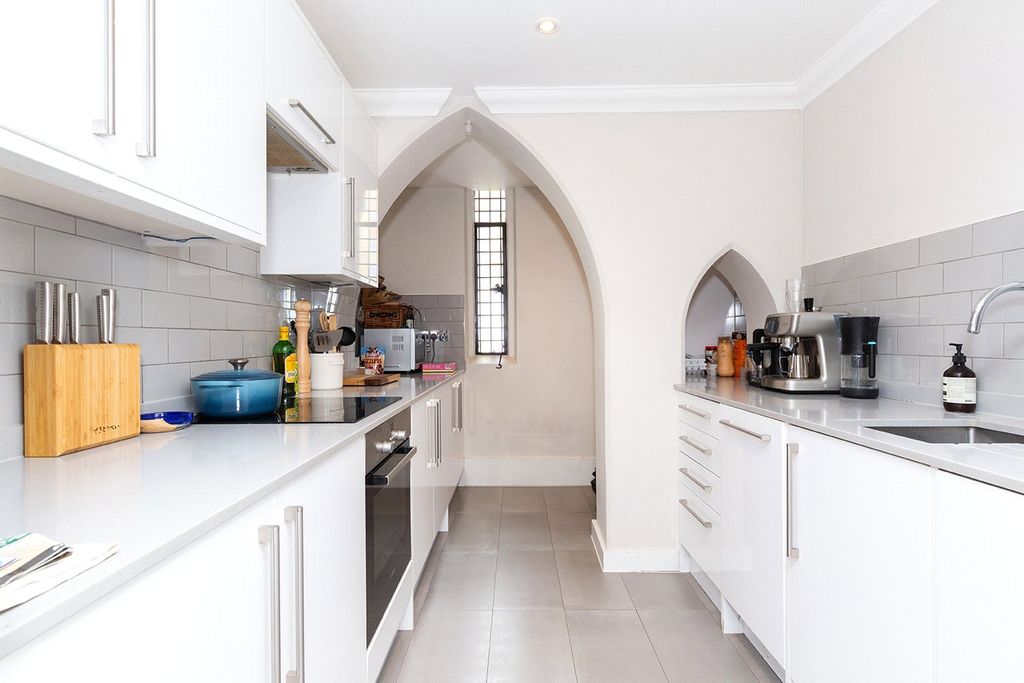 Property photo 3 of 12 Kitchen