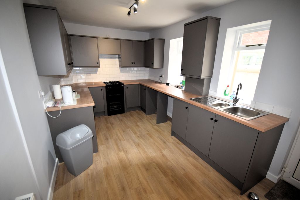 Property photo 2 of 19 Kitchen