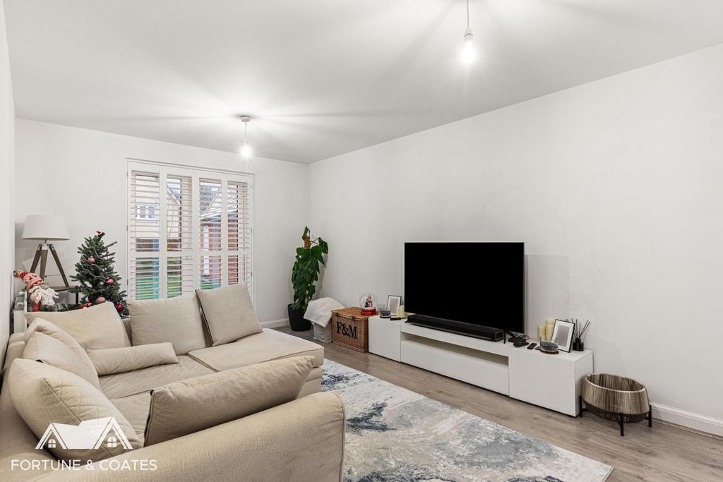 Property photo 2 of 24 Wattleroad_7.Jpg