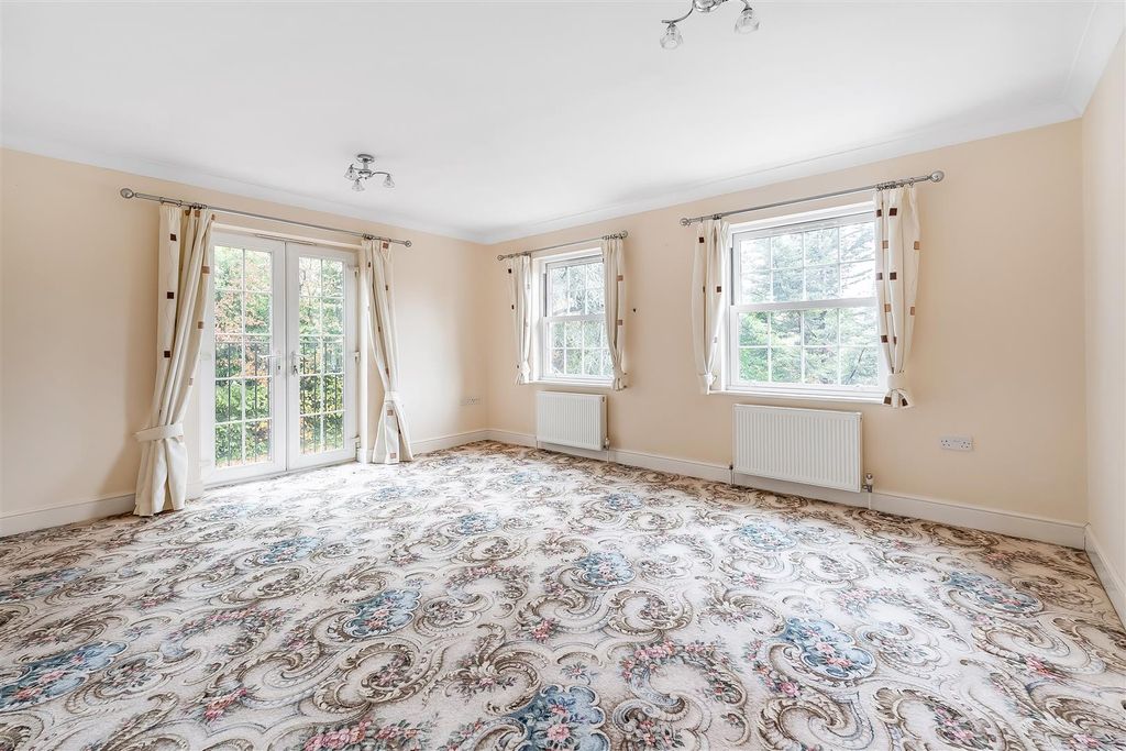 Property photo 2 of 9 Flat-10-Woodvill-Road-4.Jpg