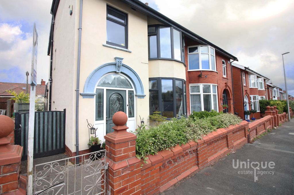 Property photo 1 of 28