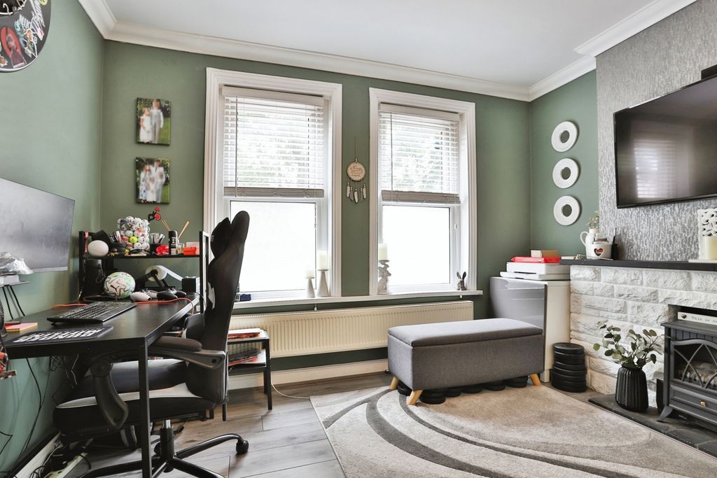 Property photo 3 of 20 Pbox-Img.Jpg