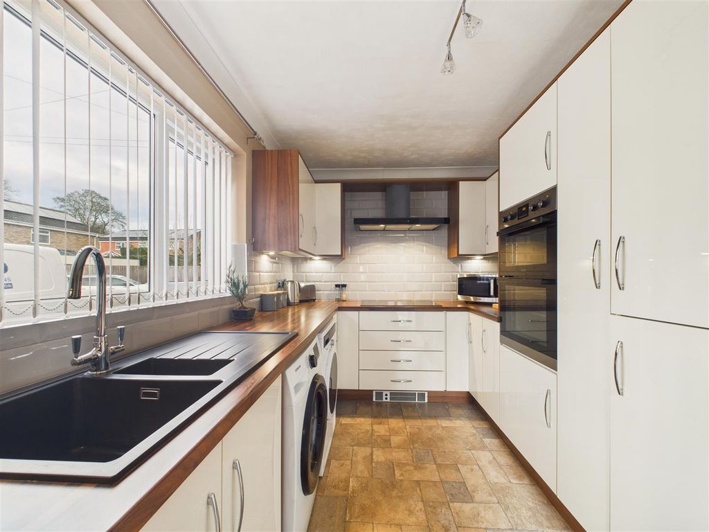 Property photo 1 of 14 Cam03303G0-Pr0270-Still023.Jpg