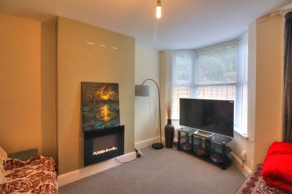 Property photo 3 of 11 Living Room