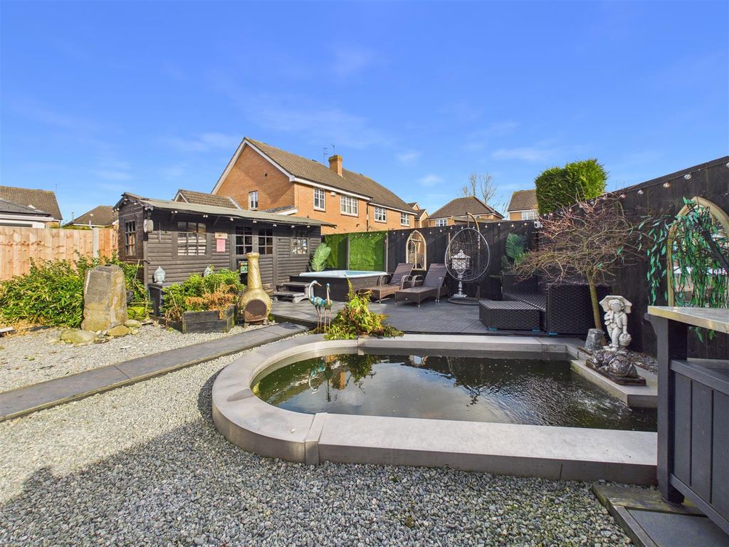 Property photo 2 of 17 Outside