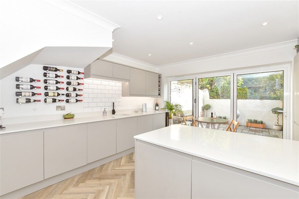 Property photo 3 of 11 Kitchen/Breakfast Room