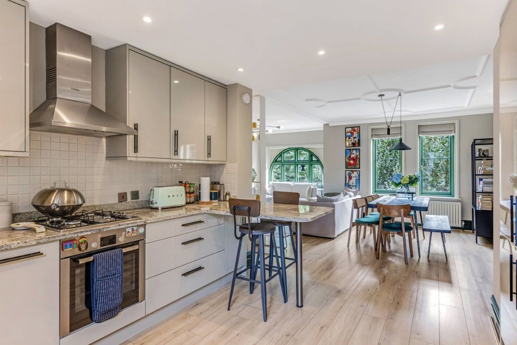 Property photo 2 of 15 Picture No. 14