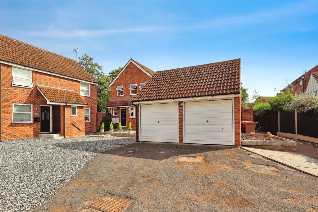 Property photo 2 of 17 Driveway/Garage