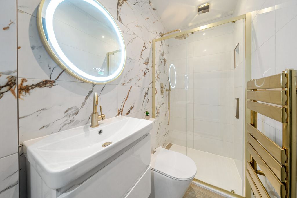 Property photo 3 of 9 1469471-12-6A1865...