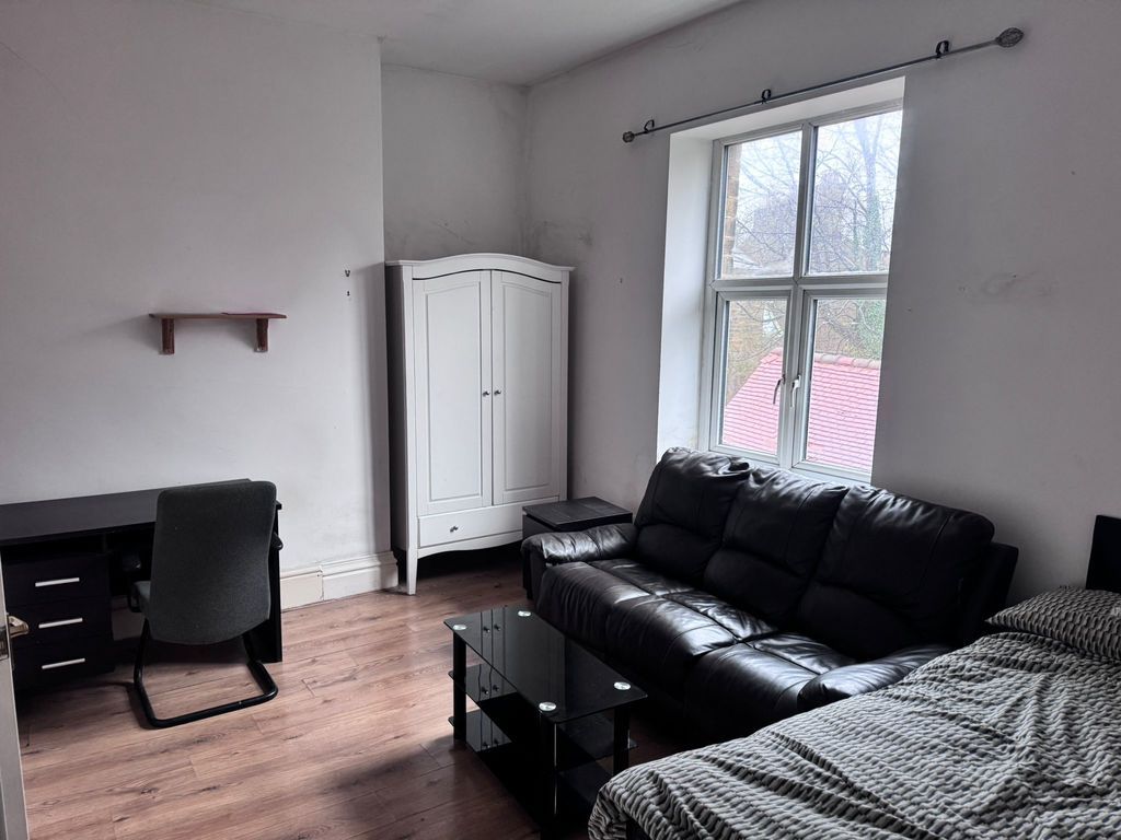 Property photo 2 of 4 Photo 6