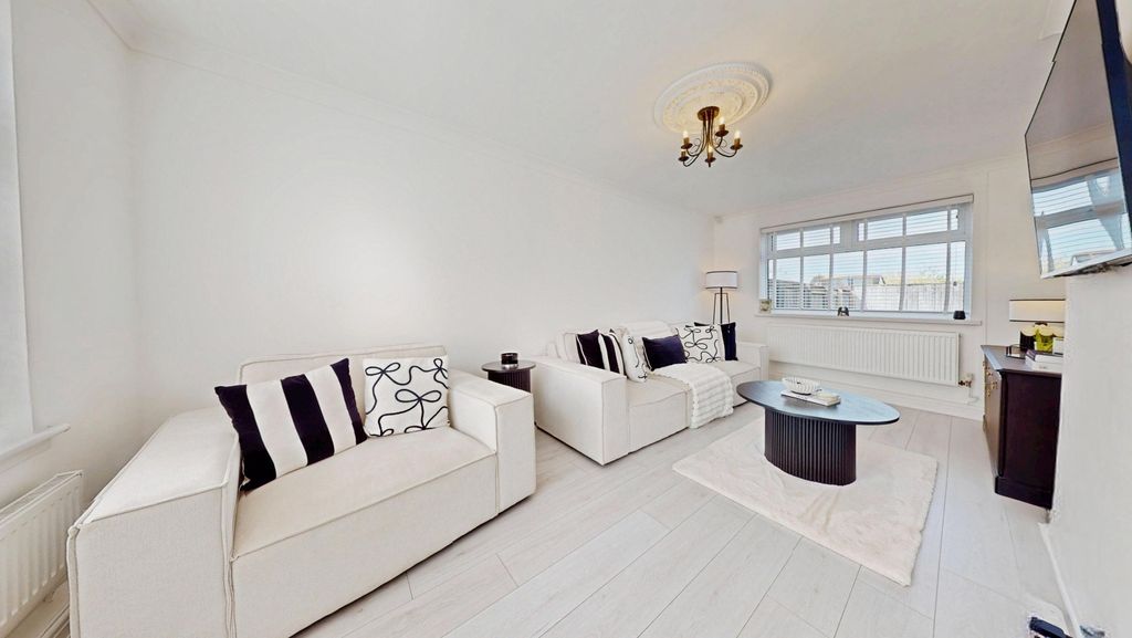 Property photo 2 of 20 5071592