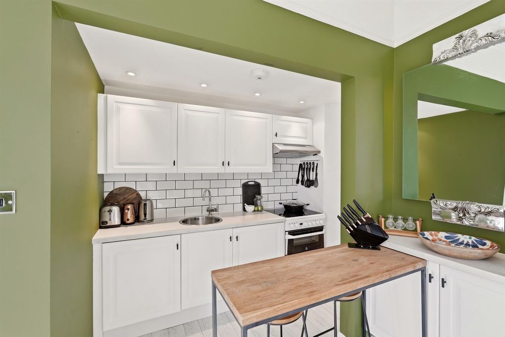 Property photo 3 of 19 Flat3-Hamlincourt-012.Jpg