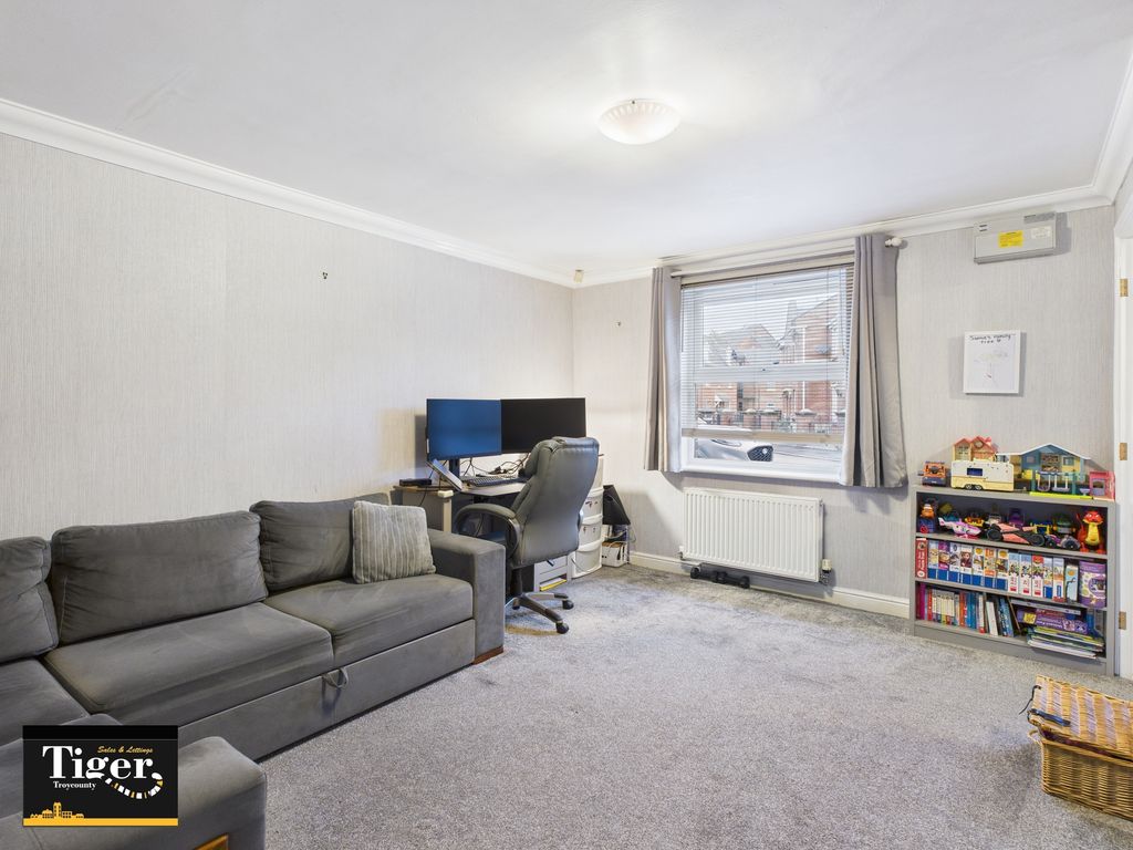 Property photo 3 of 15 Cam03440G0-Pr0510-Still005