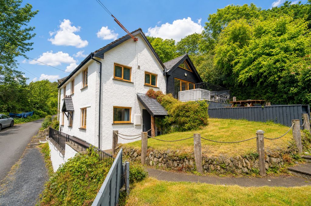 Property photo 2 of 31
