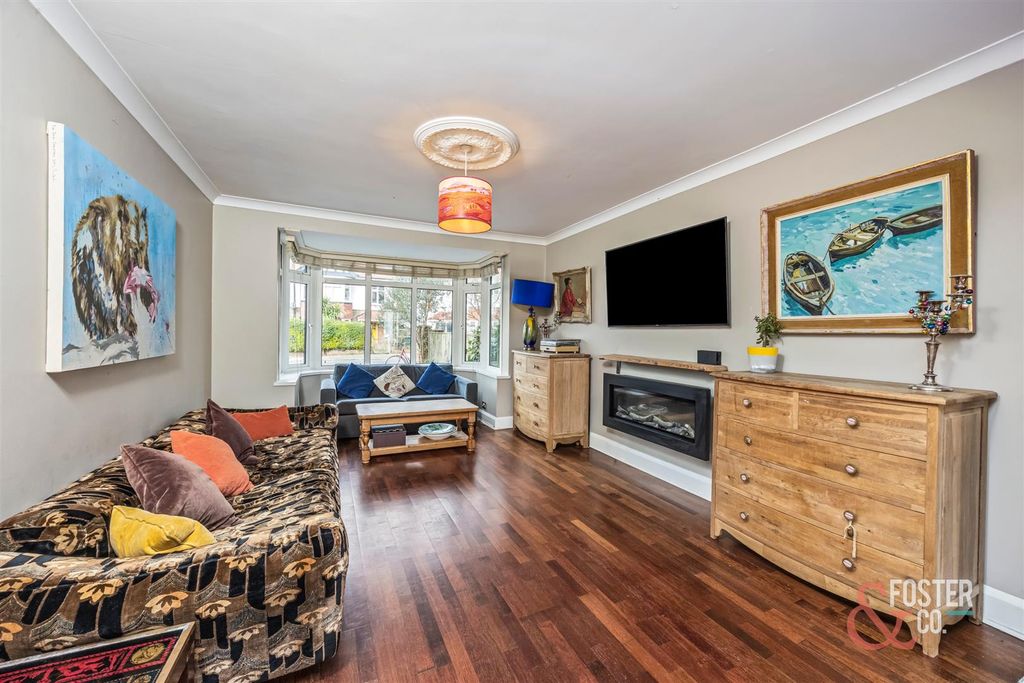 Property photo 3 of 24 Berriedale Avenue, 61-009.Jpg