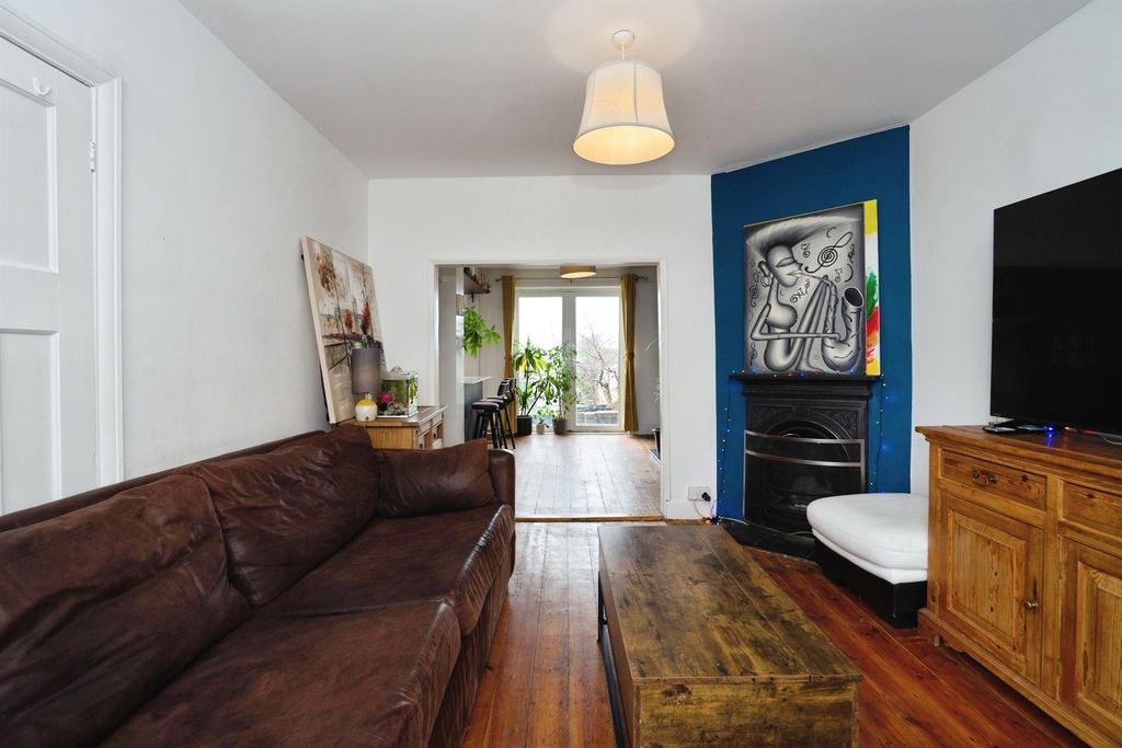 Property photo 3 of 19