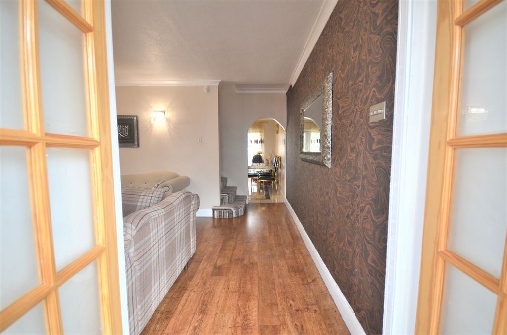 Property photo 3 of 19 Media
