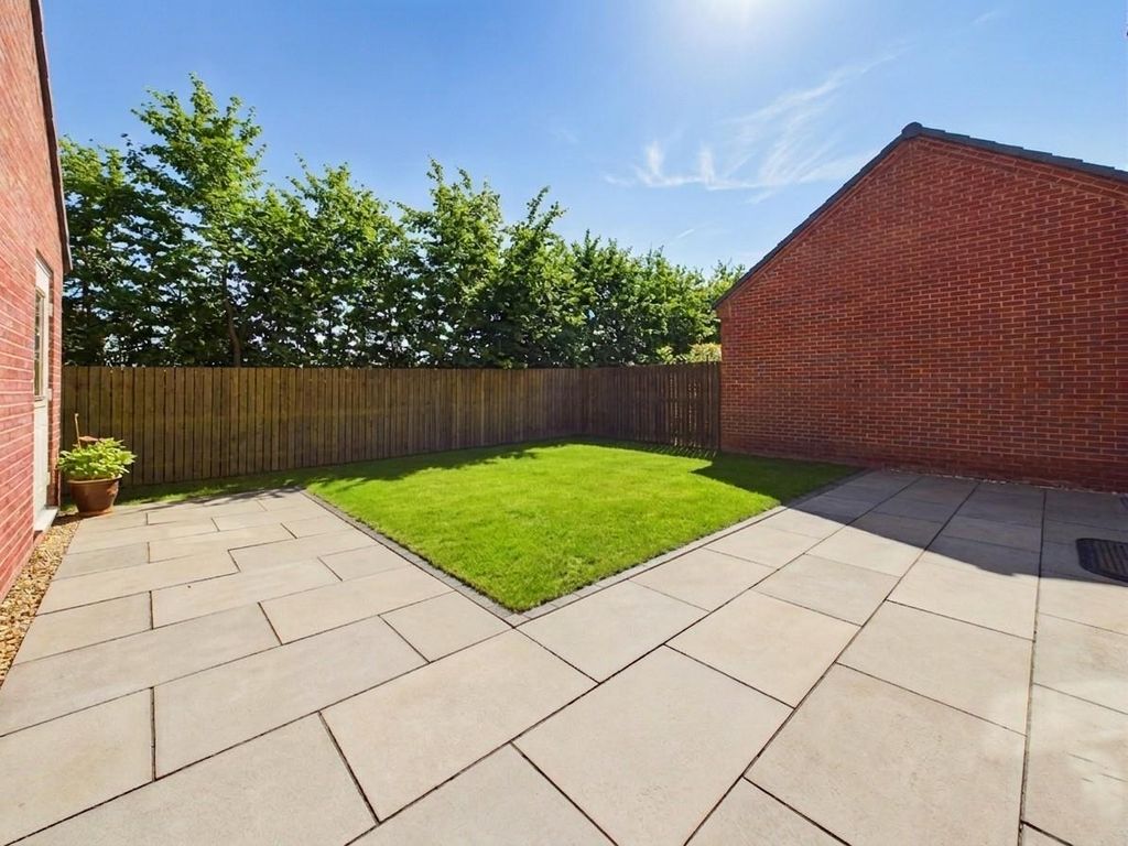 Property photo 3 of 18 Outside