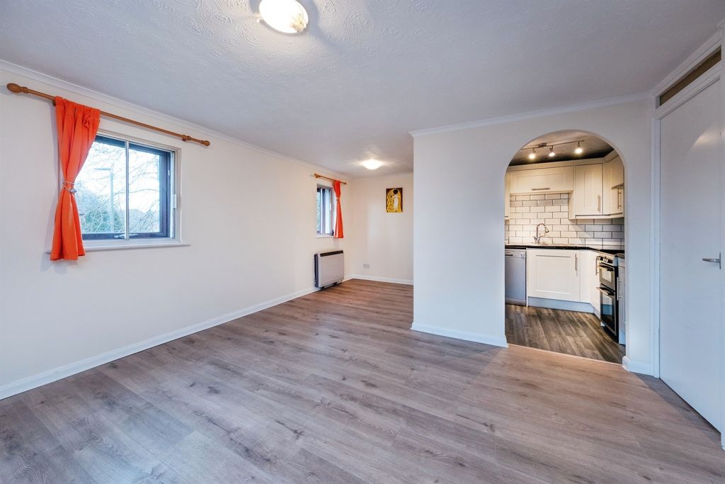 Property photo 3 of 9