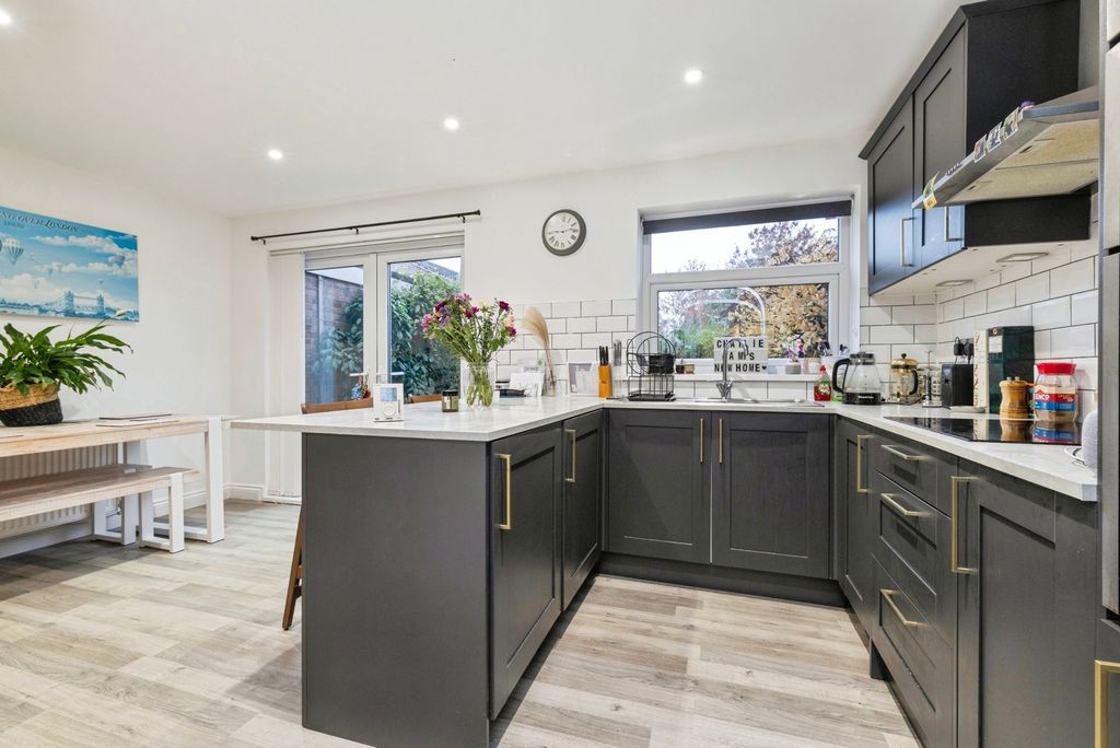 Property photo 3 of 19 Pbox-Img.Jpg
