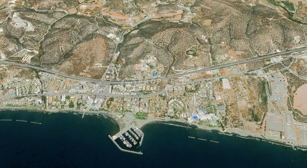 Property photo 1 of 2