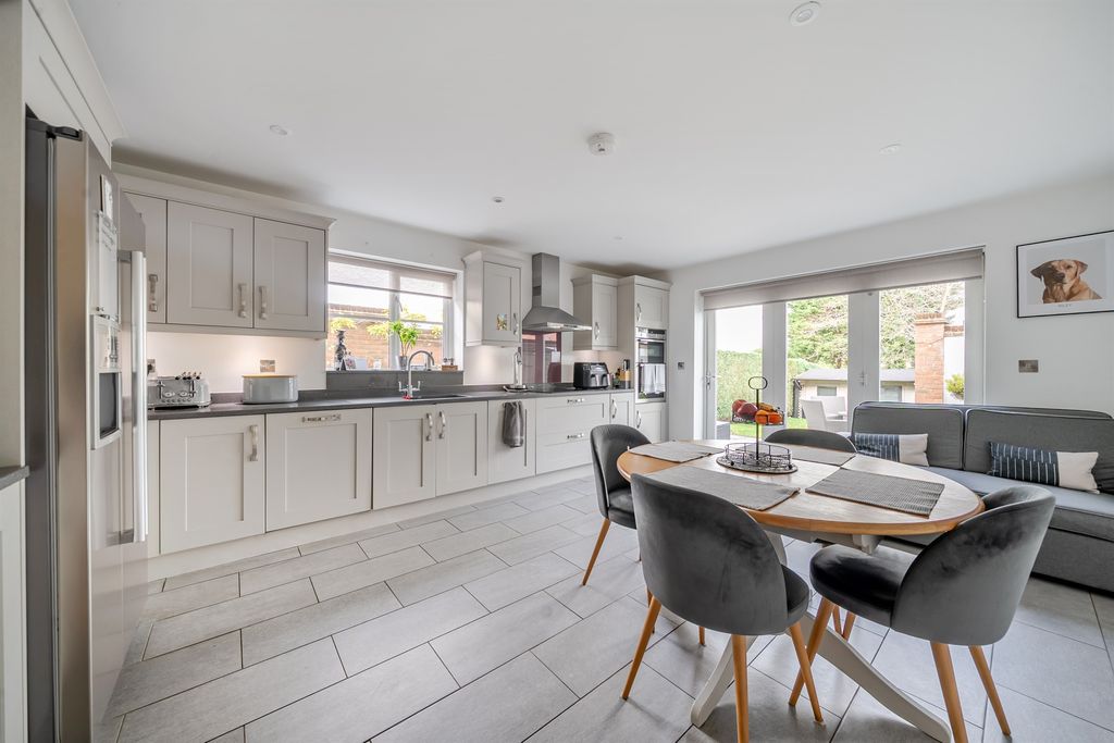 Property photo 3 of 12