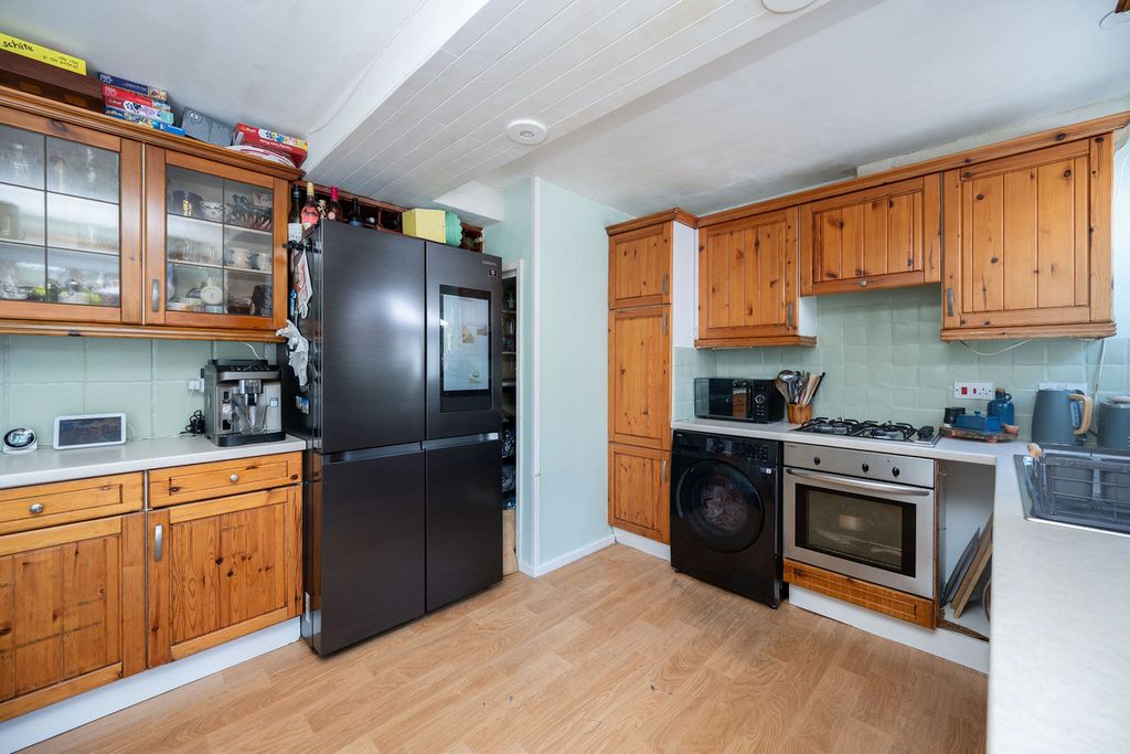 Property photo 3 of 18