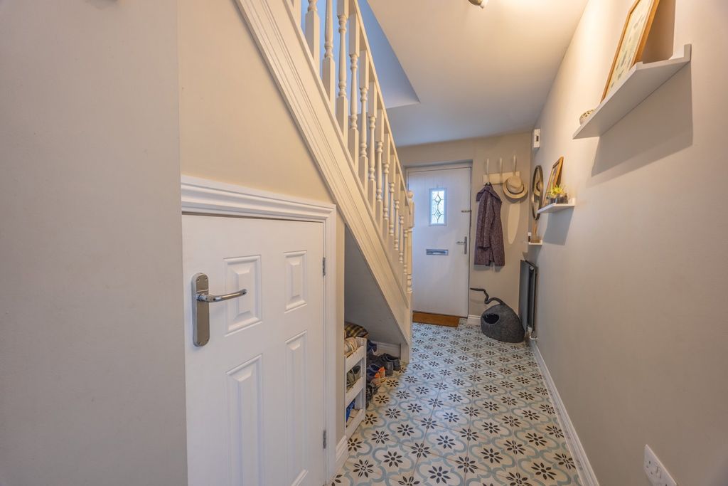 Property photo 3 of 43
