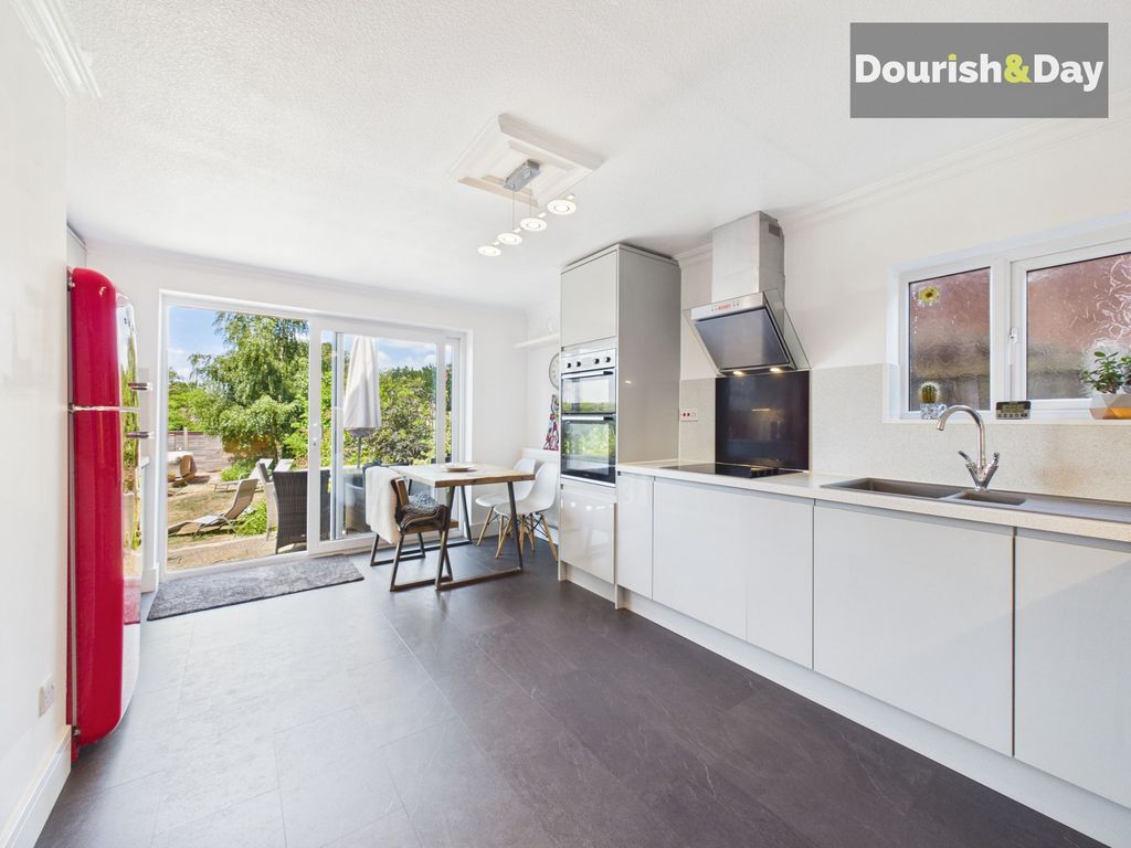 Property photo 2 of 31