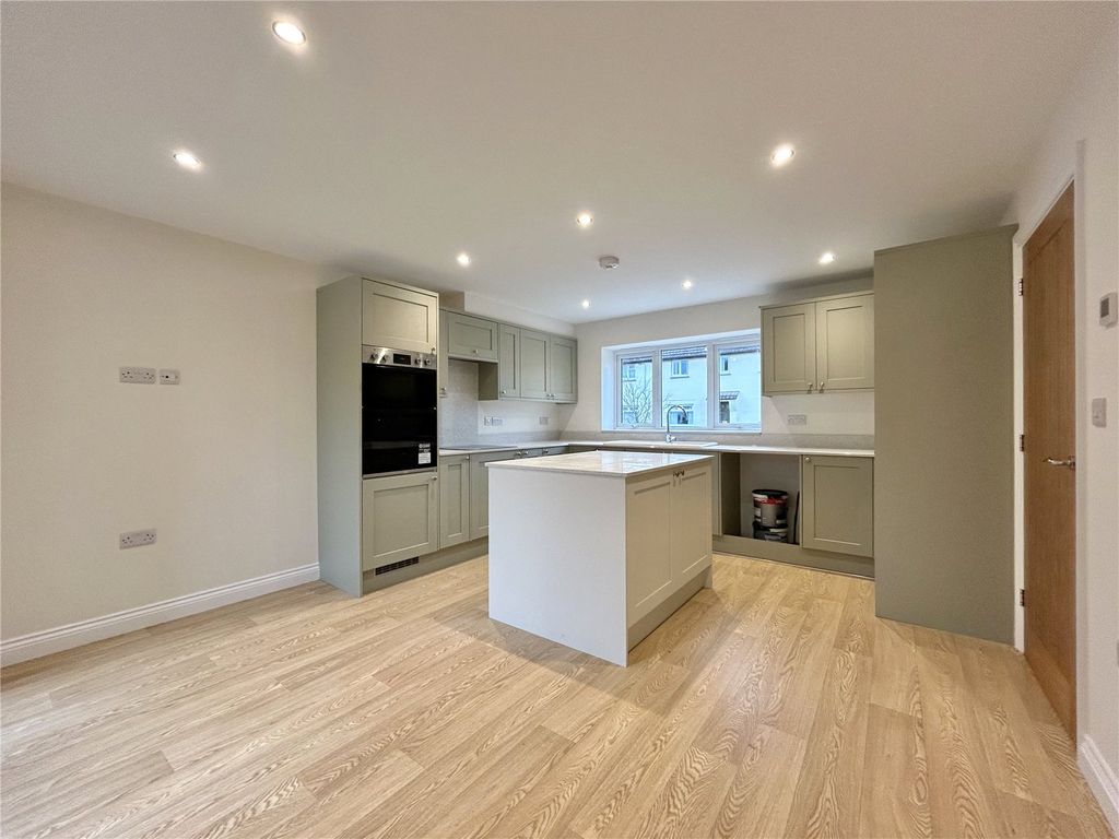 Property photo 2 of 15 Picture No. 14