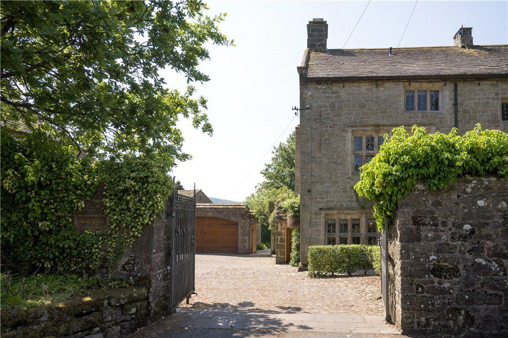 Property photo 2 of 38 Charming Approach