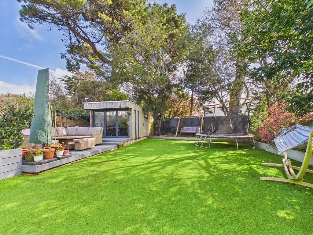 Property photo 2 of 39