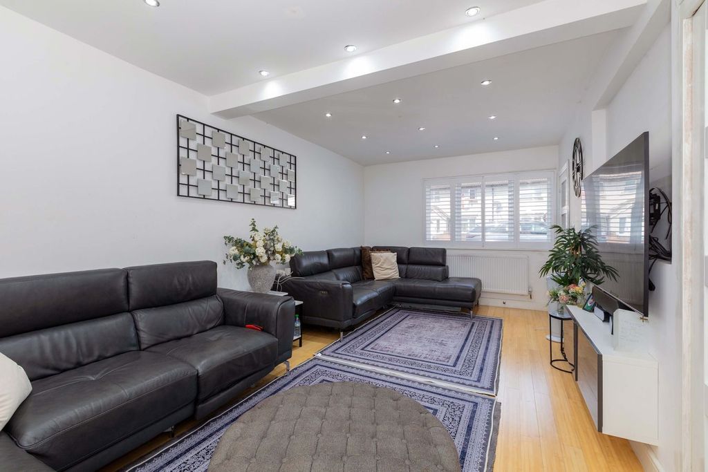 Property photo 2 of 18