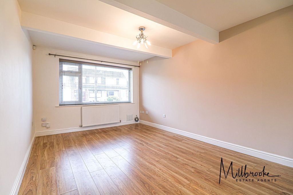 Property photo 2 of 27
