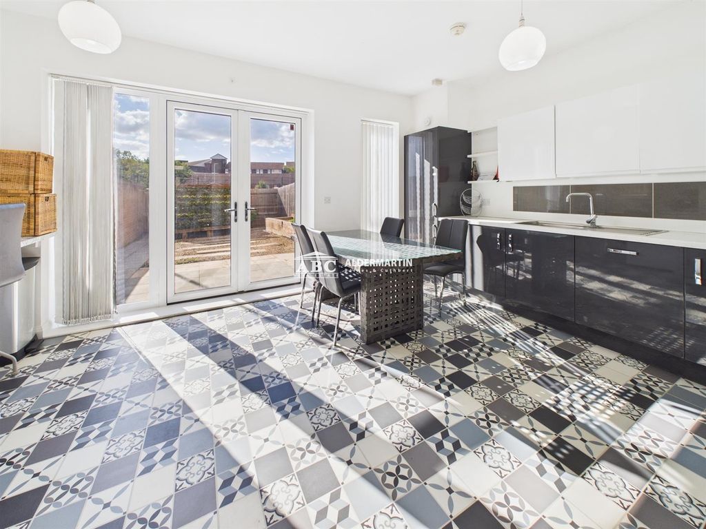 Property photo 2 of 18 Cam03827G0-Pr0088-Still012.Jpg