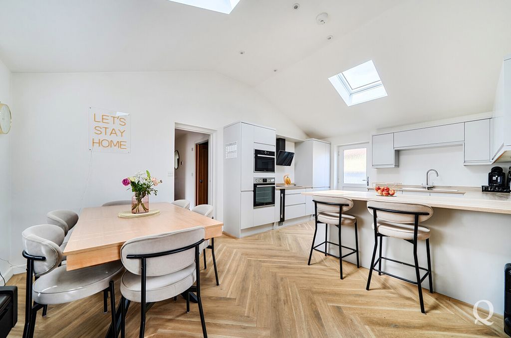 Property photo 2 of 21 16486625-5Cb1-479...
