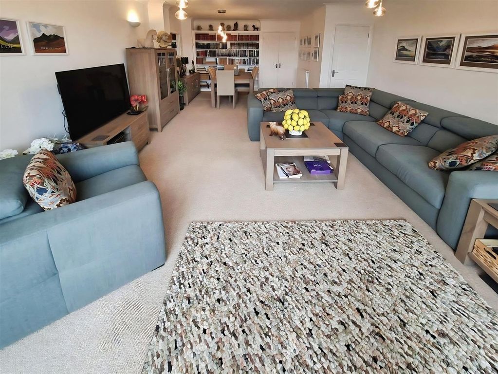 Property photo 3 of 24 Lounge/Diner