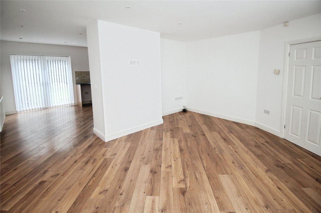 Property photo 2 of 14 Lounge