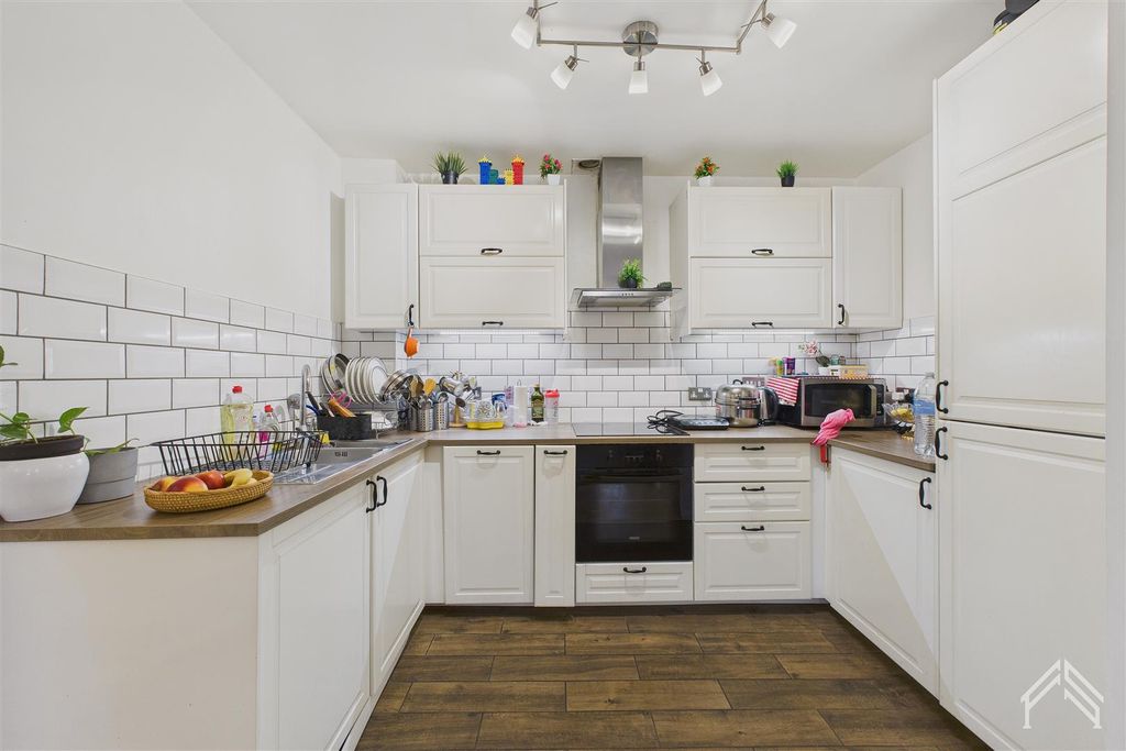 Property photo 2 of 9 Cam02700G0-Pr0435-Still001.Jpg