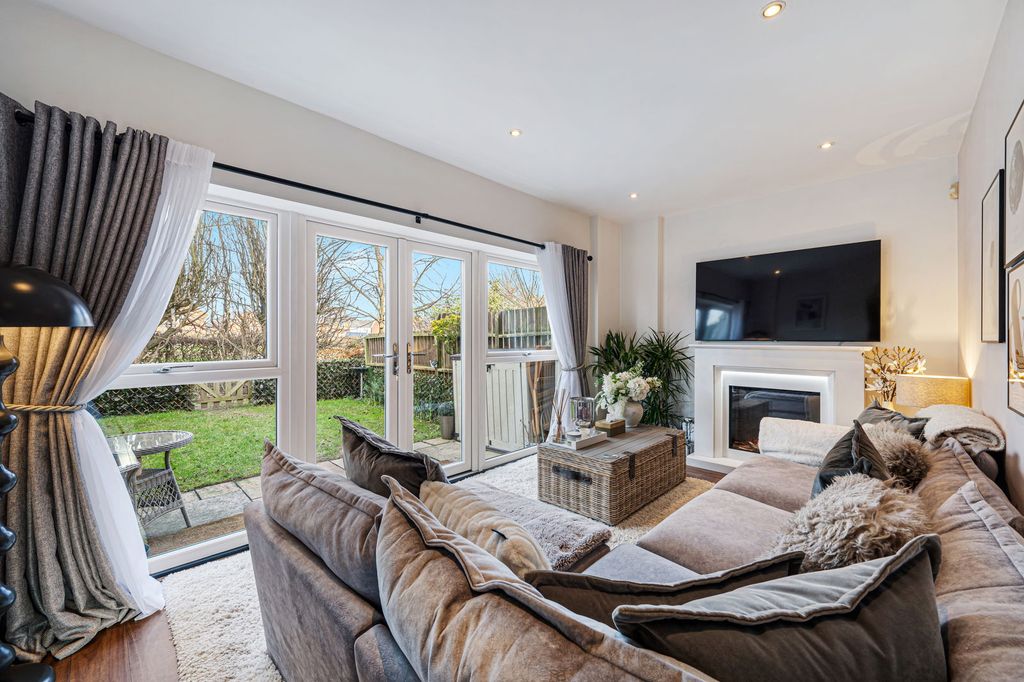 Property photo 2 of 11