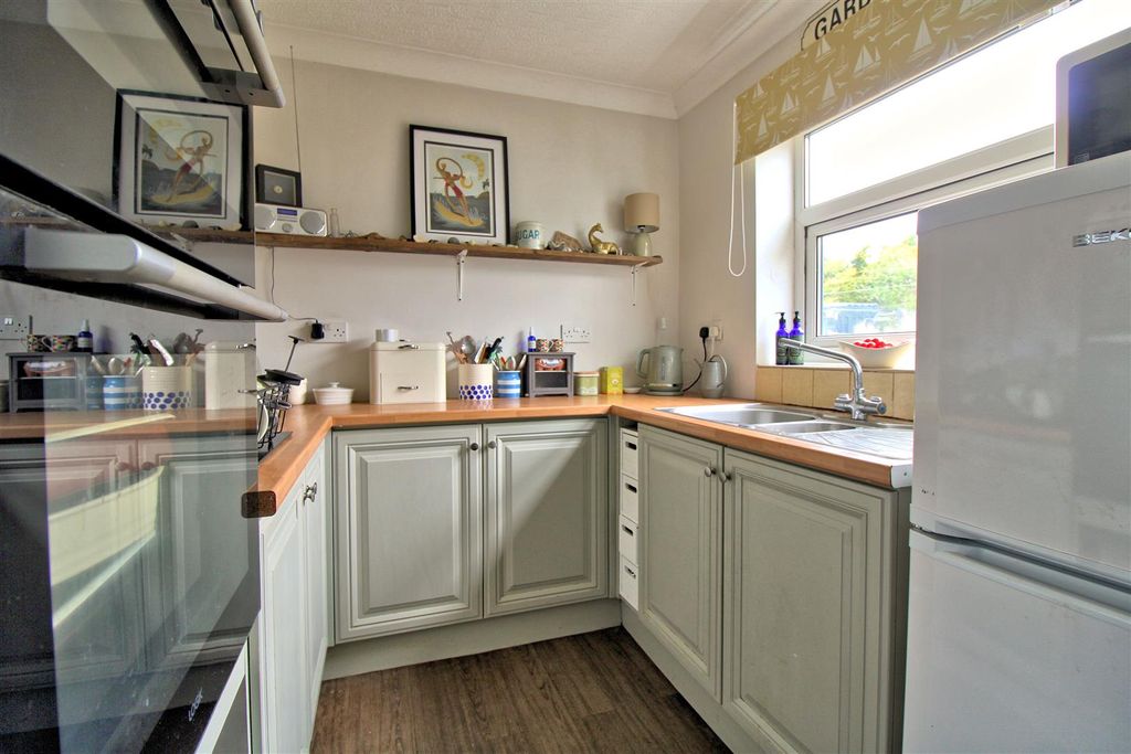 Property photo 3 of 24 Kitchen