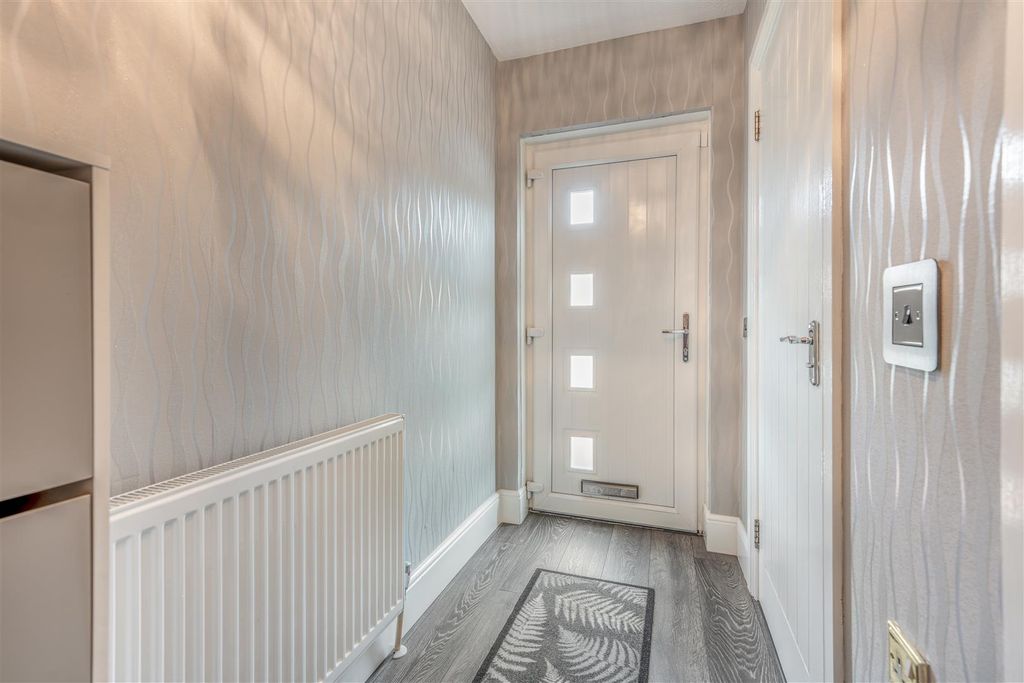 Property photo 3 of 27