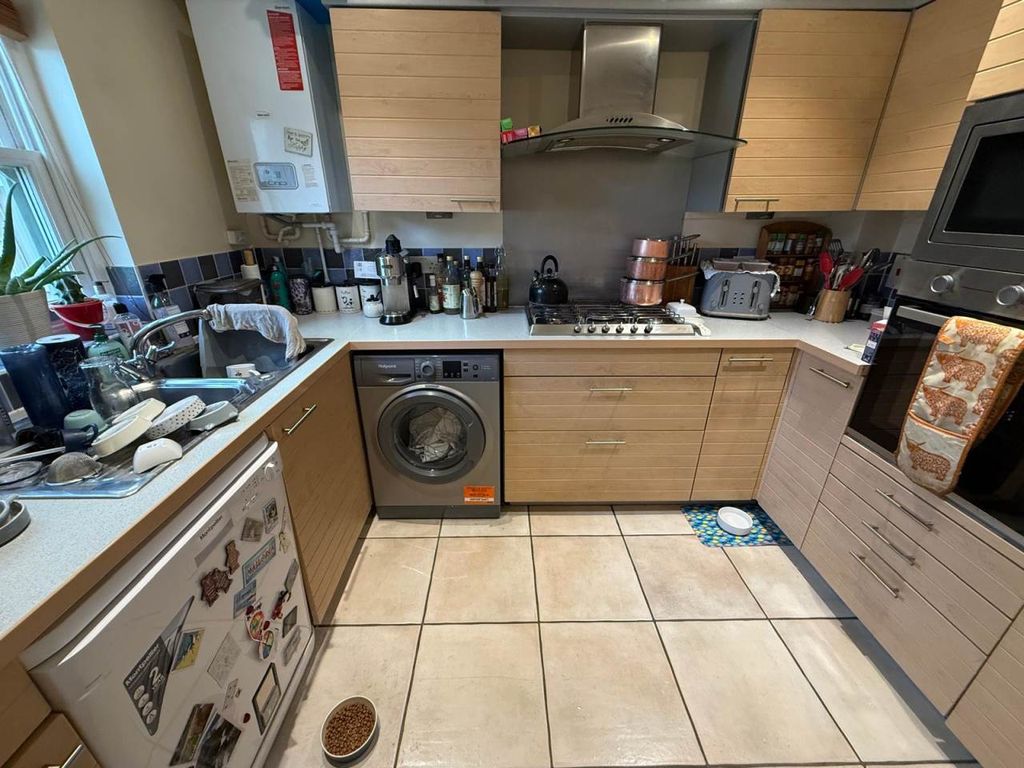 Property photo 2 of 10 Kitchen