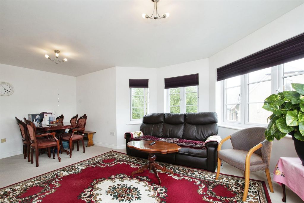 Property photo 3 of 12