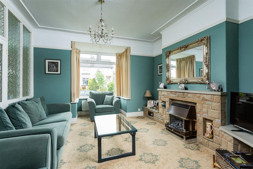 Property photo 3 of 22 40 Victoria Gardens-02.Jpg