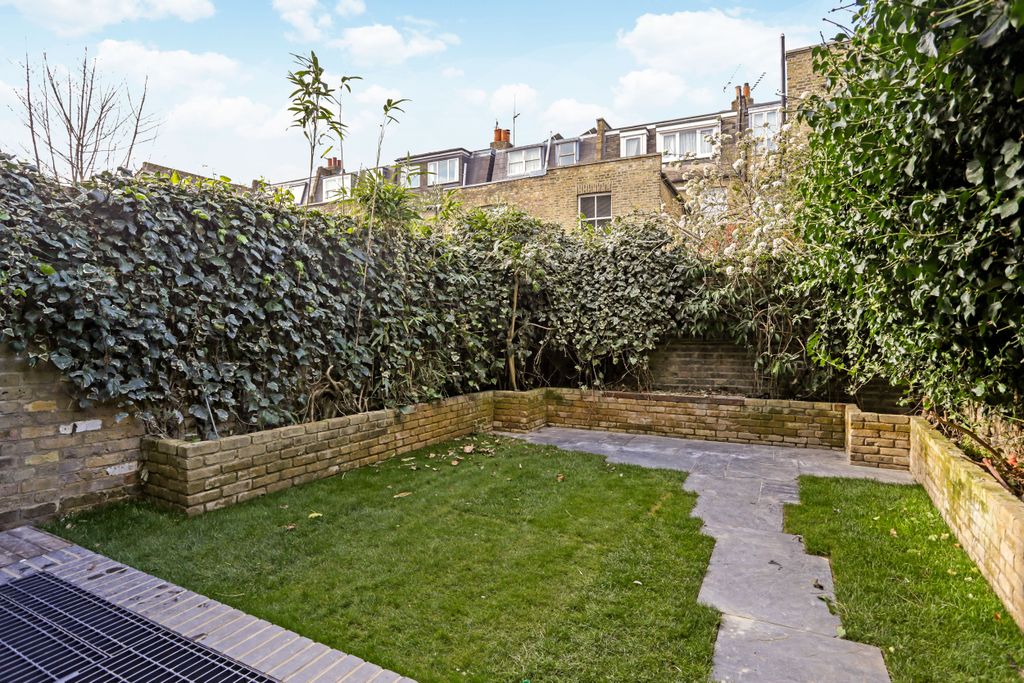 Property photo 3 of 18 53 Hestercombe Avenu