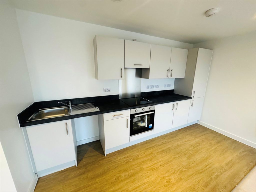 Property photo 3 of 10 Kitchen