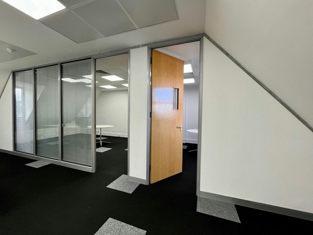 Property photo 3 of 7 Meeting Room.Jpg