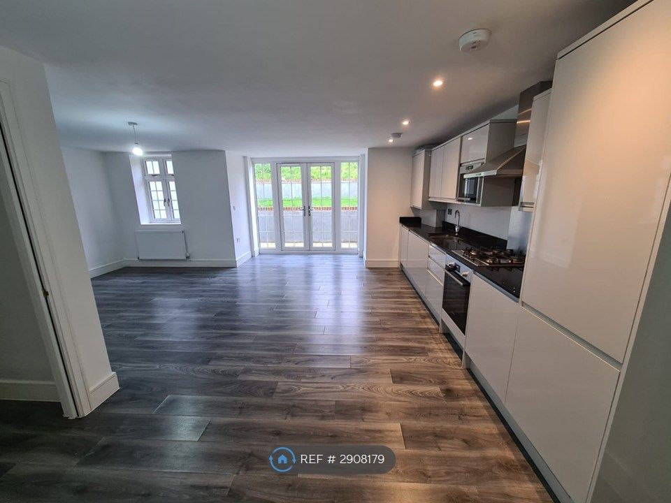Property photo 3 of 7 Kitchen / Lounge